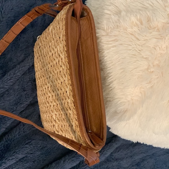 Brighten Elana Messenger Bag - Picture 6 of 12